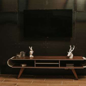 Meuble TV noyer + corian Meuble TV noyer + corian